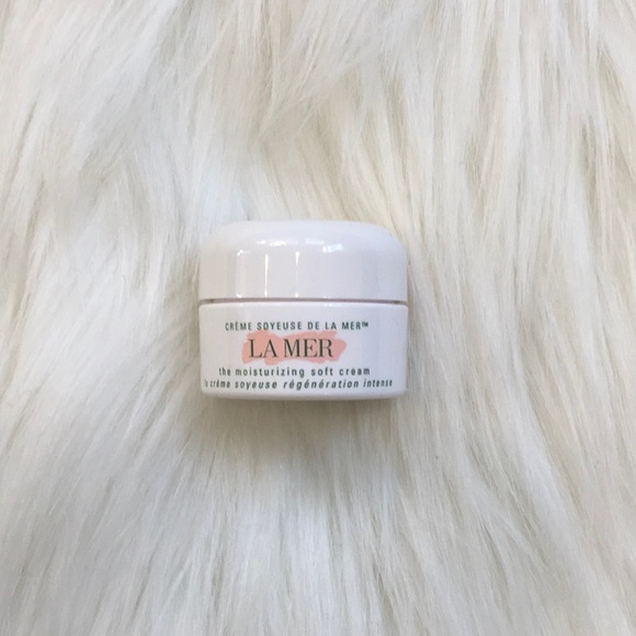 La Mer The Moisturizing Soft Cream Jar - Picture 2 of 5